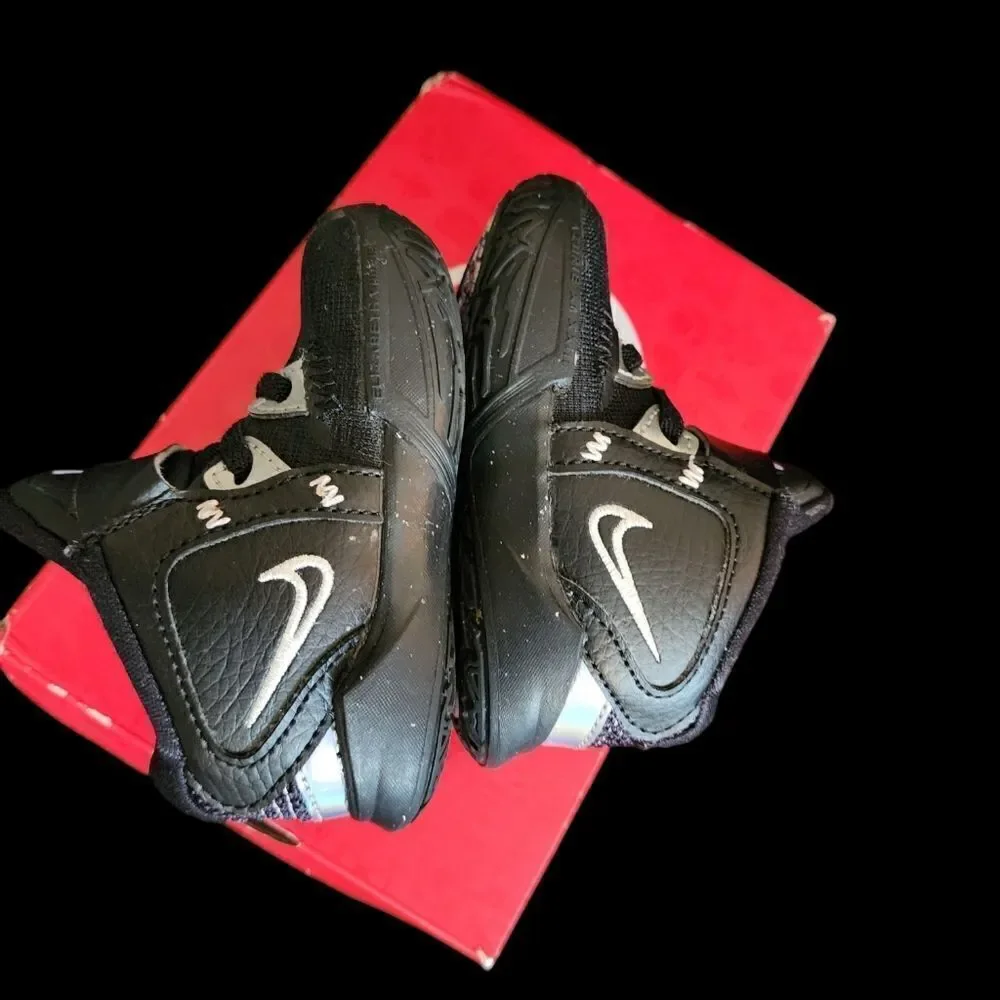 Nike Kyrie Infinity sneakers